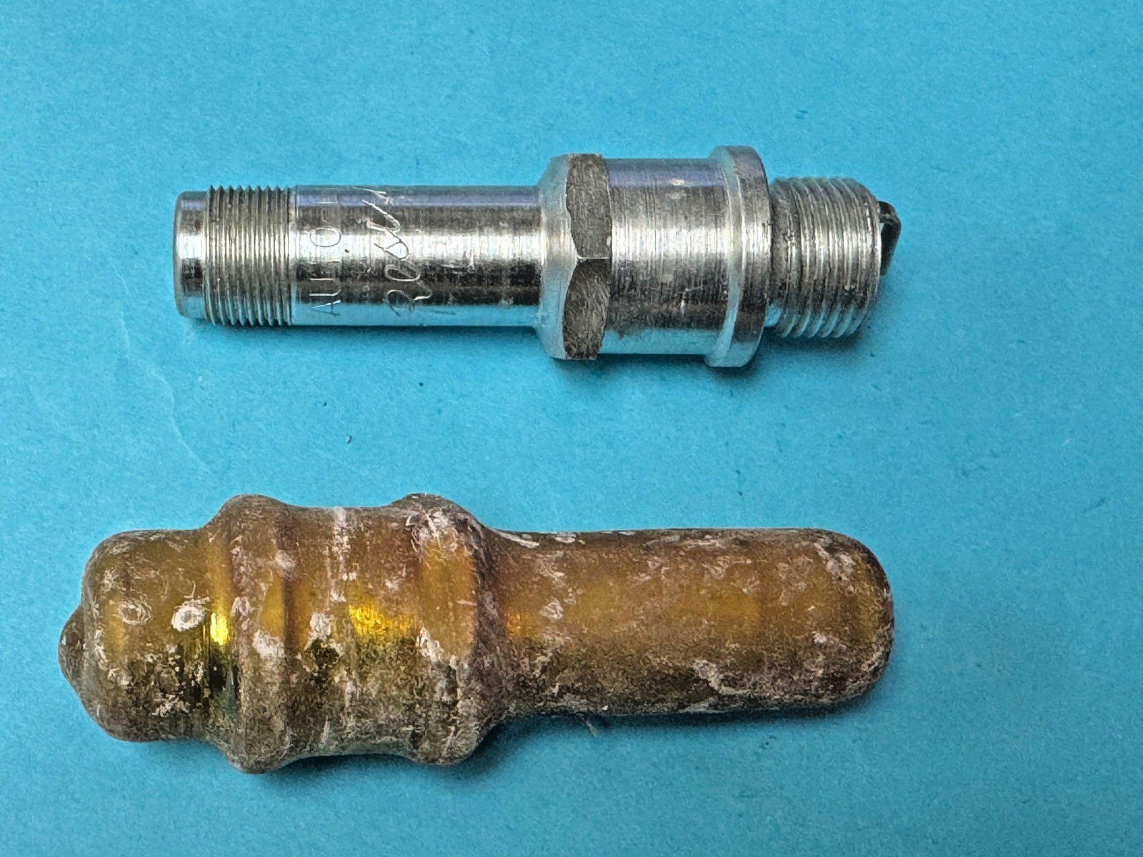 2 NOS AUTO-LITE BR8S Spark Plugs i/w 2225 Military Made in U.S.A. Ford