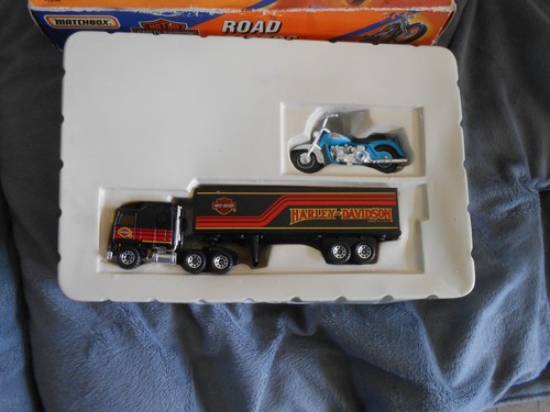 HARLEY-DAVIDSON ROAD RIDERS ~ 1993 ~ Box rough, Semi,motorcycle mint~ 1:64 ~ HTF - Picture 2 of 6