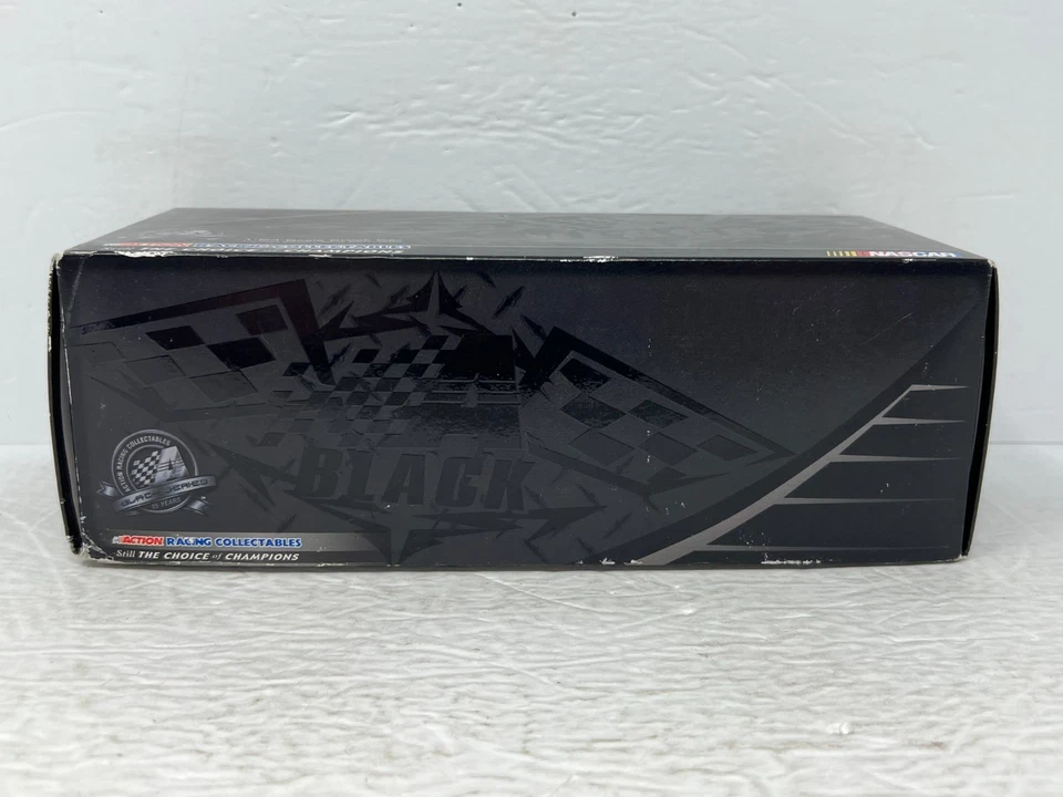 Литая модель Action Nascar No88 Dale Earnhardt Jr. AMP ARC Black Label Impala SS 1:24 - Изображение 4 из 4