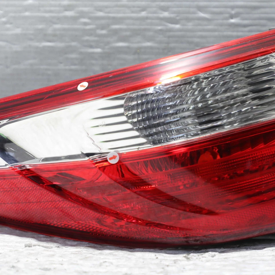 2015-2017 Toyota Camry Quarter Panel Left Side Tail Light OEM 8156006640 - Image 4 of 4