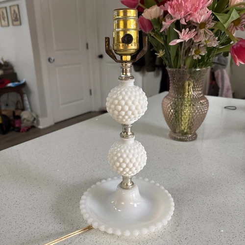 Vintage Leviton Hobnail Milk Glass Table Night Stand Lamp 13” Works