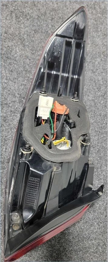 HYUNDAI SONATA Right Taillight VIN 2 (5th digit), 92402-C2000 - Image 2 of 4