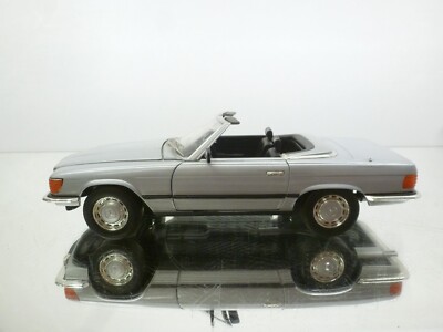 CHRONO MERCEDES BENZ 350SL OPEN TOP - SILVER METALLIC 1:18 - GOOD