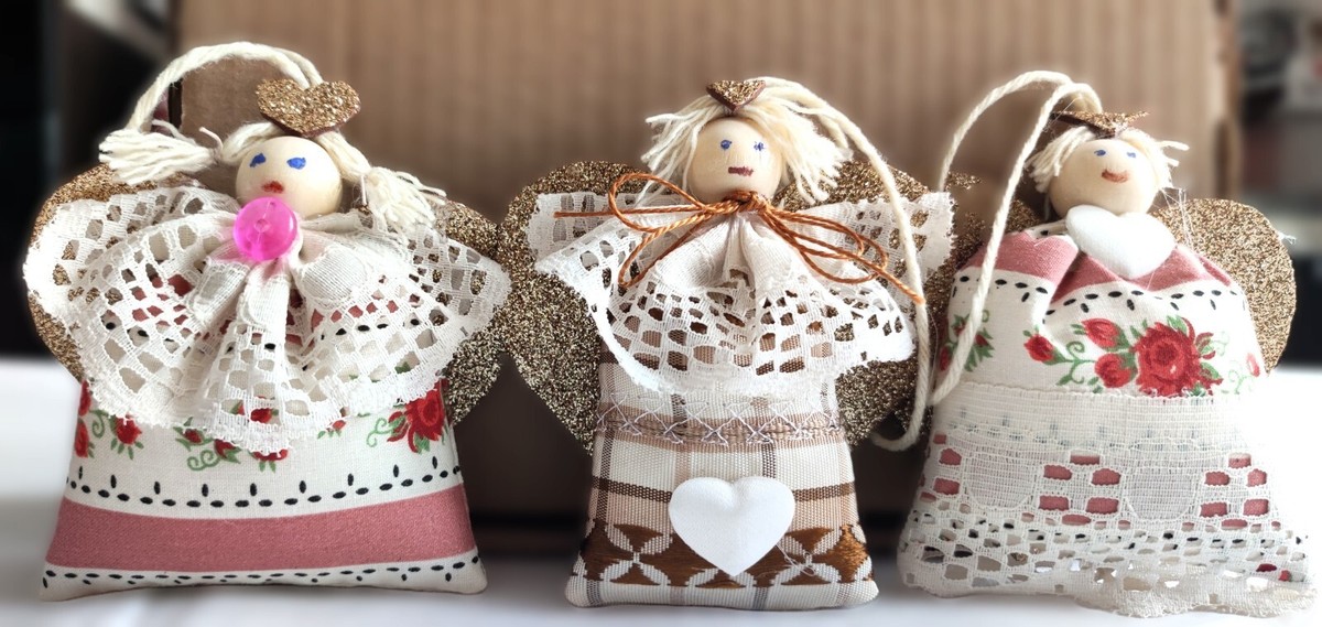 Angioletti Di Stoffa Morbidi Per Decorare Casa – 2 Angeli Natalizi Con Cappello Modellabile E Gambette Lunghe, Perfetti Per Davanzali, Tavoli E Vetrine