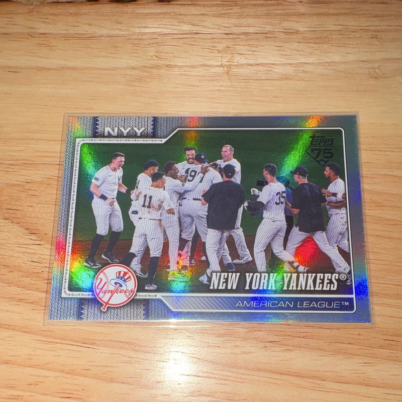 Topps 2026 Series 2 New York Yankees Team Card #628 Topps 75 Parallel