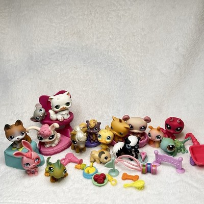LPS Littlest Pet Shop Lot of 16  And Accessories Dog Panda Horse Cat Ferret etc