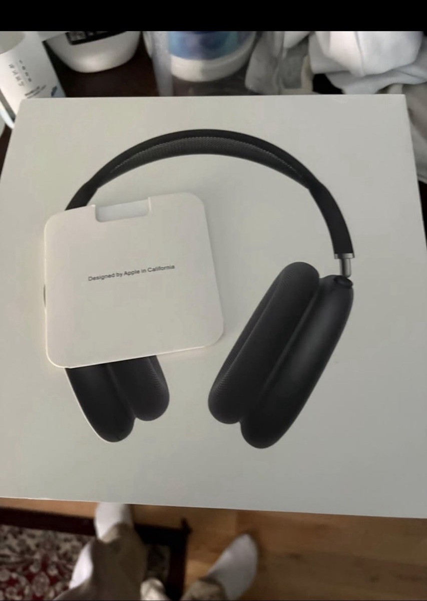 Apple Airpods Max Lightning A2096 Over the Ear Headphones Black w