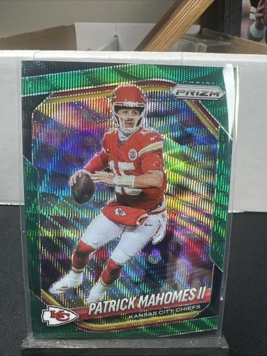 2025 Panini Prizm Patrick Mahomes II Green Wave Prizm #26