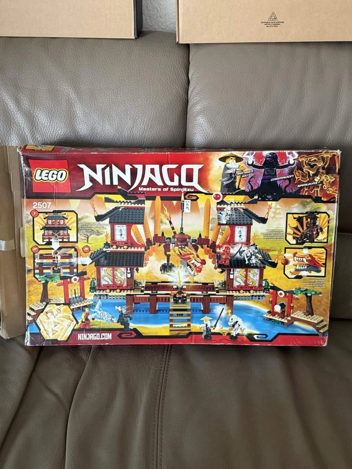 LEGO Ninjago 2507 Fire Temple, photo 3 sur 5