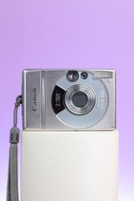 Canon Digital IXUS 300 Digital Camera 2.1MP | Batt & Charger | Tested & Working