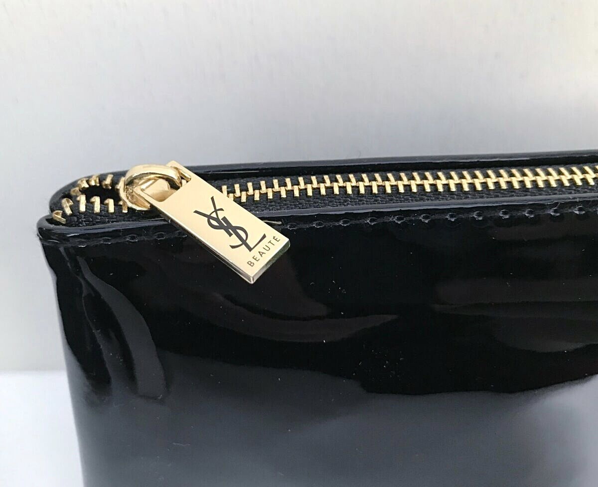 Borsa di bellezza Yves Saint Laurent YSL nera in vernice Astuccio per trucco o cancelleria