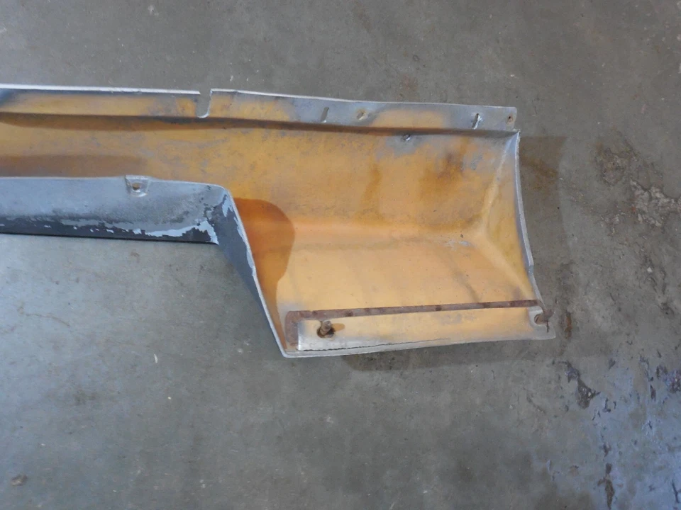 Боковая юбка качающаяся панель молдинг эффект земли 10030557 под правую руку 85-90 Pontiac Firebird - Изображение 3 из 4