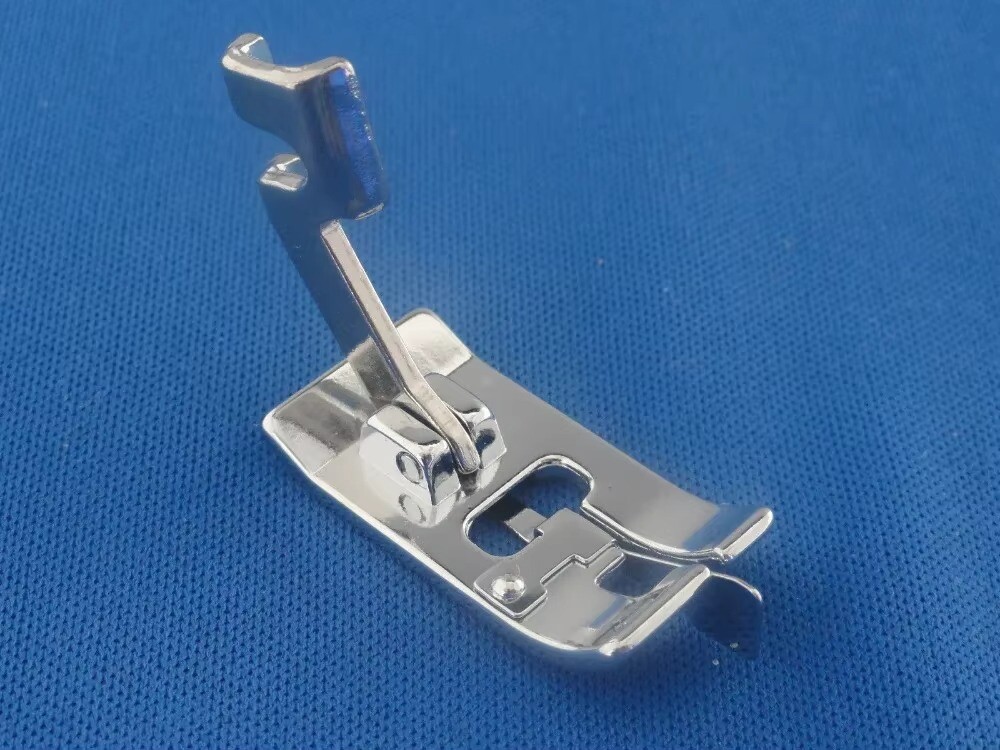 SEWING MACHINE SLANT NEEDLE SCREW ON OVERCAST OVERLOCK FOOT WILL FIT SINGER#255S-image