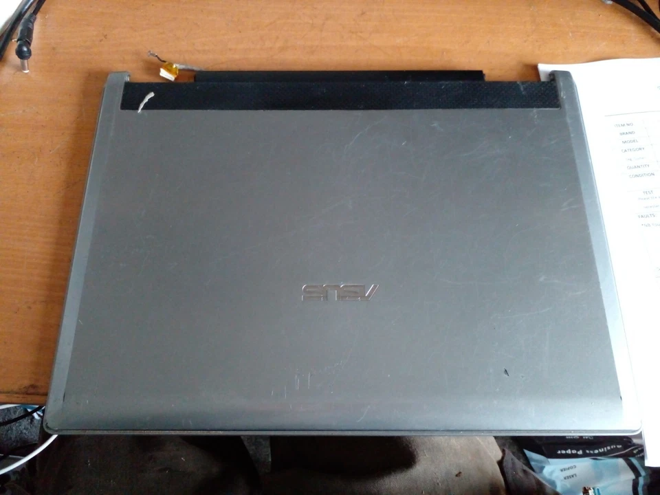 ASUS Coperchio Argento, Specifiche IN Descrizione (204) - Immagine 4 di 4