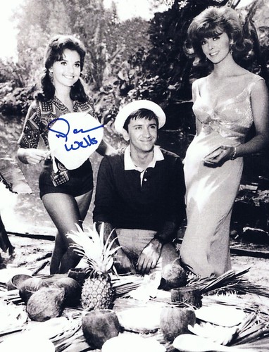 Dawn Wells Signed Autographed 8x10 Photo - w/COA Mary Ann of Gilligan's Island
