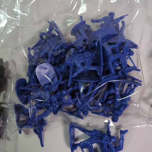 Vintage Mixed Lot of Toy Army Soldiers Men Plastic Greenbrier Blue Green Armies - Picture 9 of 13