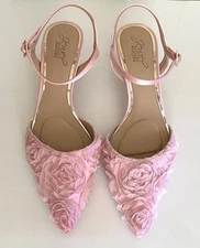 NIB Jewel Badgley Mischka Selene size 8 pink floral rosette kitten heel pumps