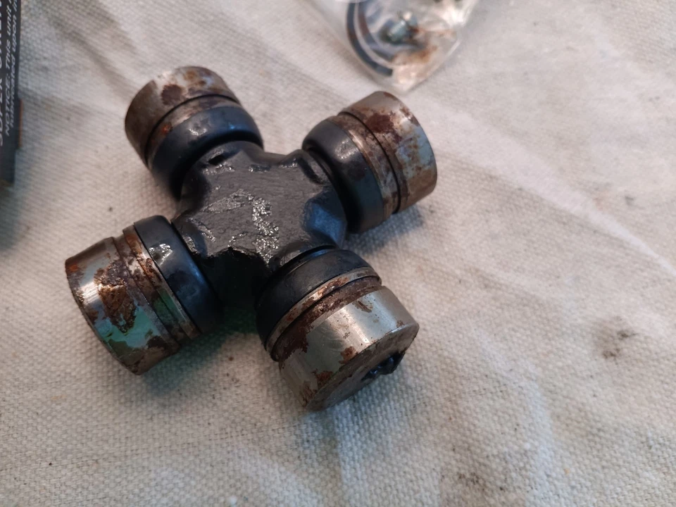 New Old Stock Super Strength Heavy Duty Universal Joint Precision Joints 377 - Image 4 of 4