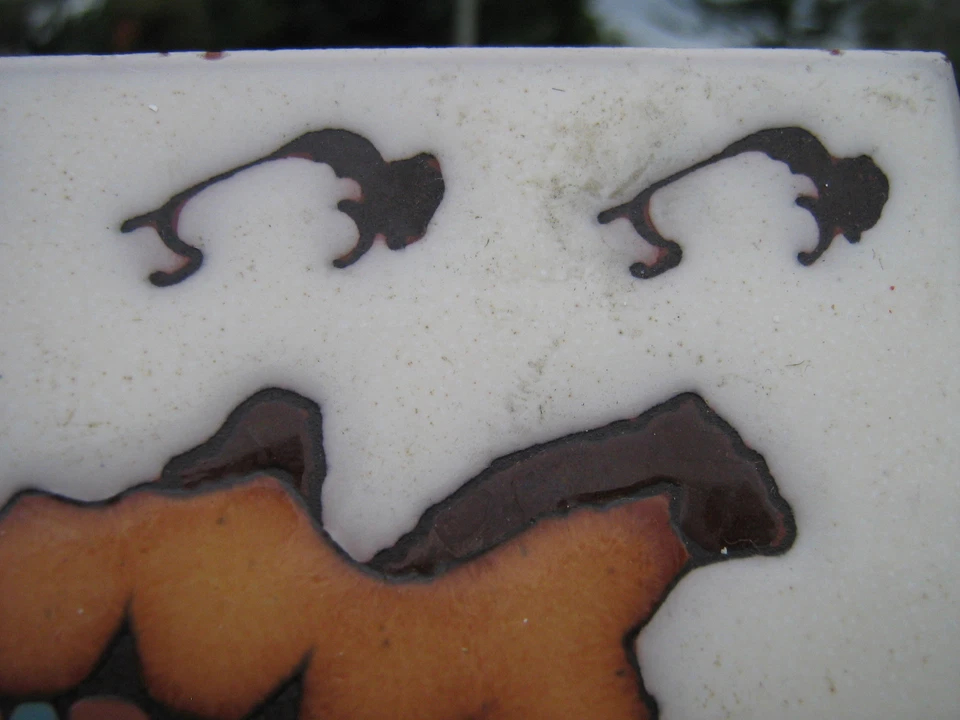 SOUTHWESTERN BUFFALO HIDE  CERAMIC TILE  SHOWS ARTISTIC  MOTIF 6" SQ. VINTAGE  - Изображение 4 из 4