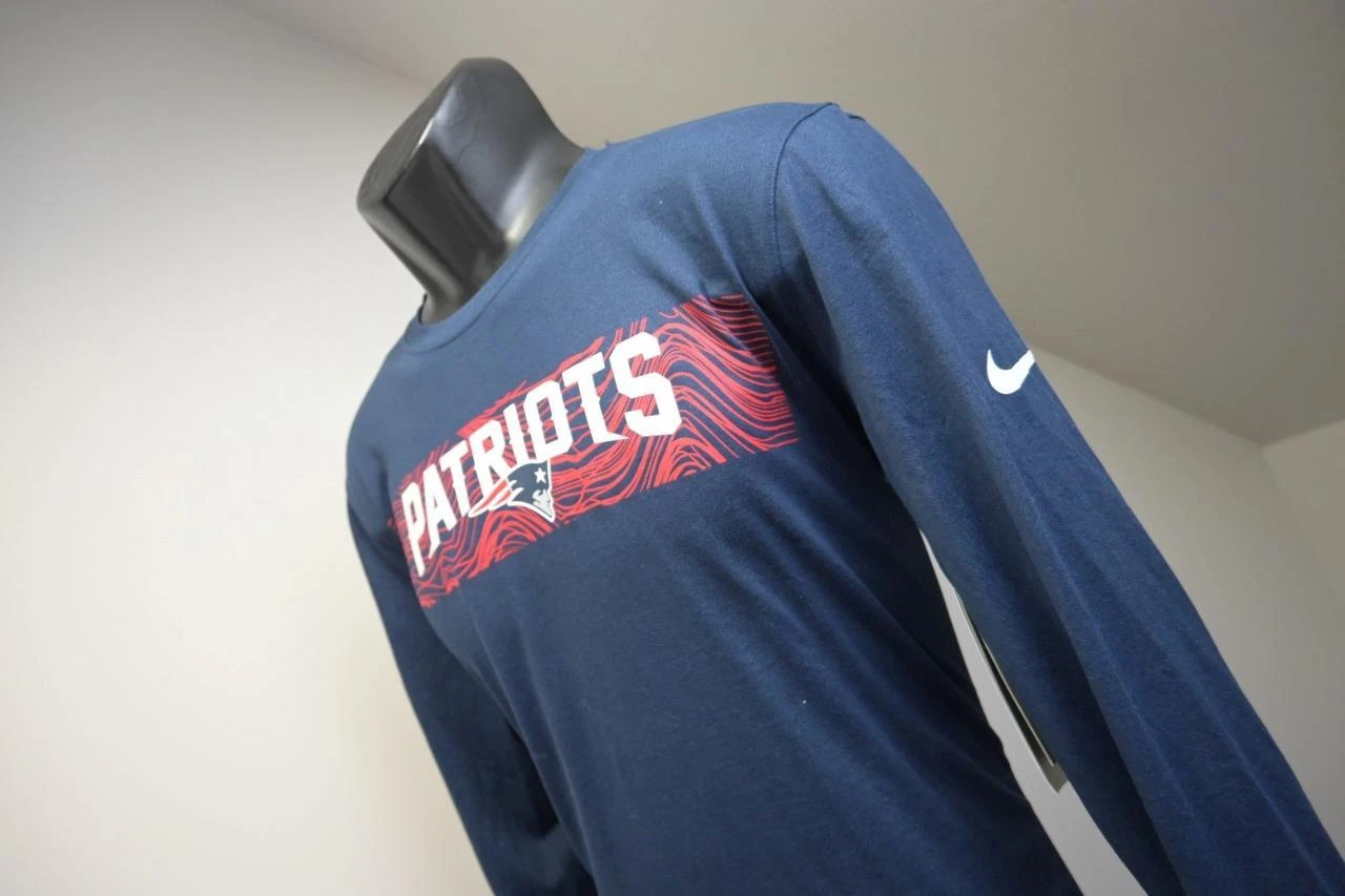 Under Armour Gym Shirt HeatGear Performance NFL New England Patriots Medium NWT