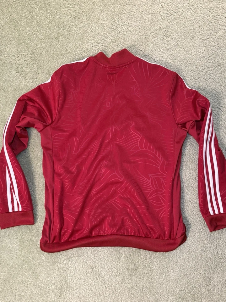 Jaqueta de atletismo feminina Adidas floral em relevo vermelha 3 listras tamanho XL - Imagem 2 de 4