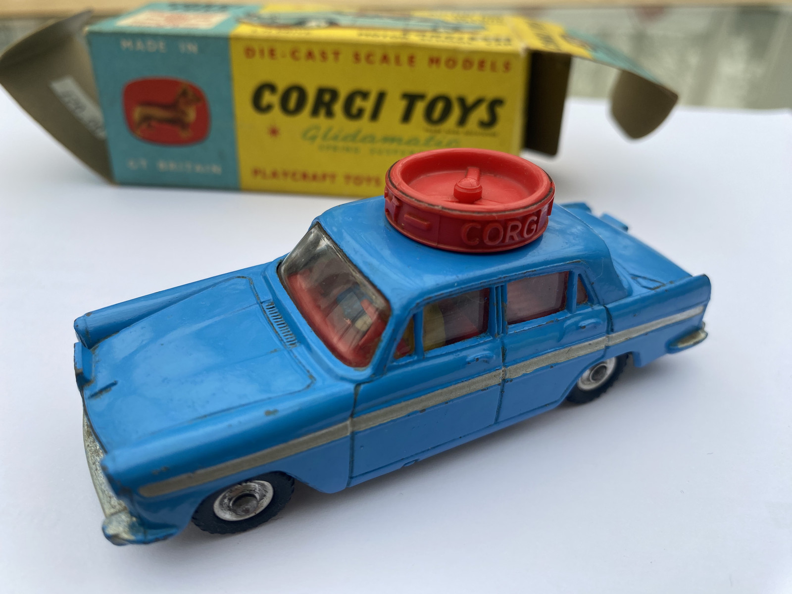 ☆絶版☆美品☆箱付き☆コーギー255 オースチンA60モータースクールカー