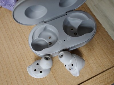 Genuine Samsung Galaxy EP-QR170 Charging Case for SM-R170 Galaxy Buds - SEE READ