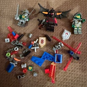 Lego Minifigures Nexo Knights Ash Attacker/Aaron/Shields + extras L@@K!!!!