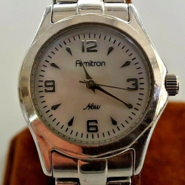 Armitron Quartz Watch - Women's - Japan Movement Foto 2 de 4