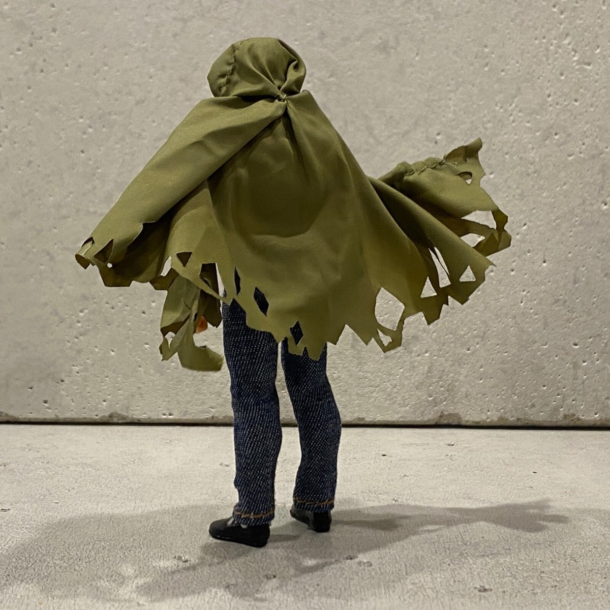 SU-375-HC-DG: 1/18 Dark Green Wired hooded cape for 3.75