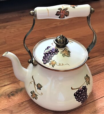 Vintage Villa Grande Cream Color Enameled Handpainted Teapot 2.5 Quarts Grapes