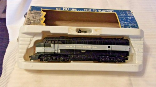 HO Scale AHM Tempo FM Diesel Locomotive, New York Central, Black, #5007 - Picture 2 of 5