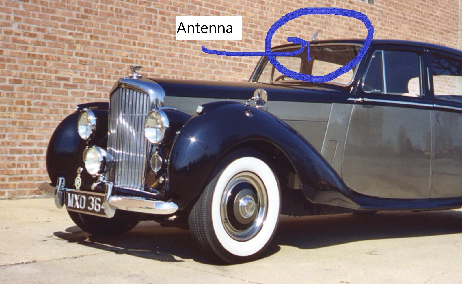 Antenna assembly  for Early Post War Rolls-Royce & Bentley (1946-59)
