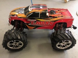 traxxas t maxx classic