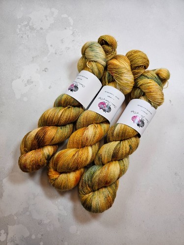 Hand dyed BFL Silk yarn, Lace weight, 100g, GOLDEN HOUR - Picture 5 of 6