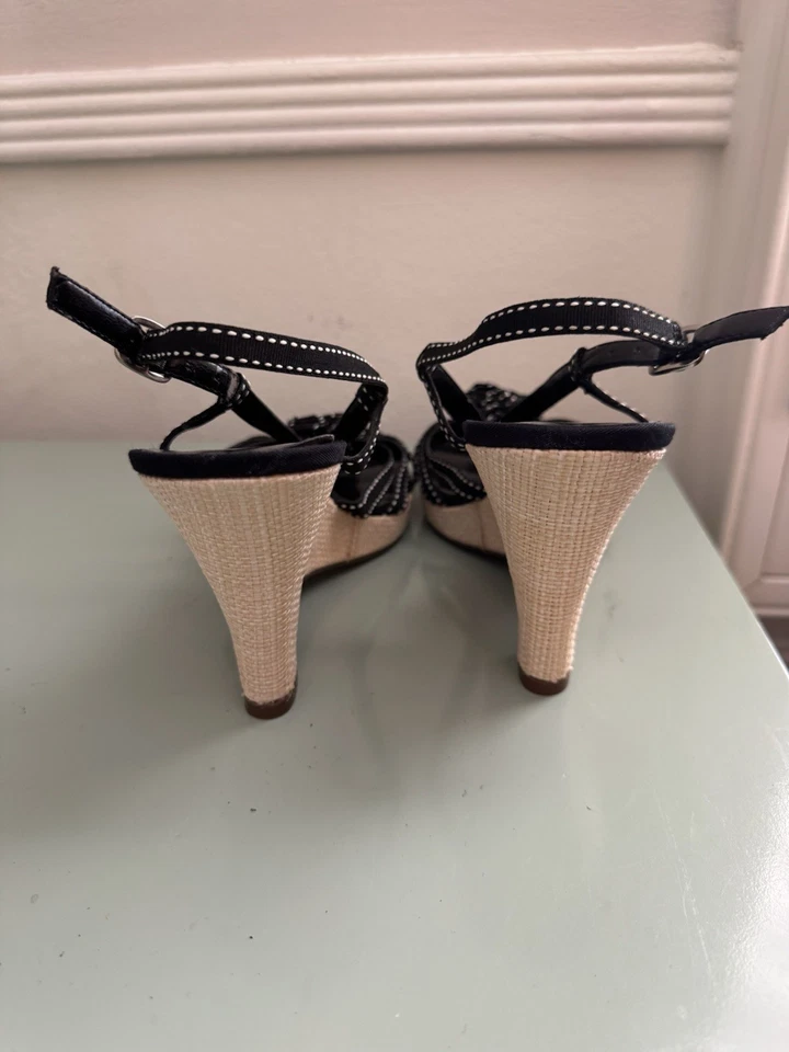 Sandálias anabela femininas Anne Klein tamanho 7,5 pontos salto roseta retrô Y2K não usadas - Imagem 4 de 4