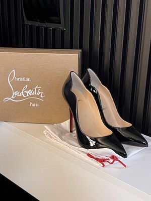 CHRISTIAN LOUBOUTIN HOT CHICK PUMPS 100 MM LEDER LACKIERT SCHWARZ