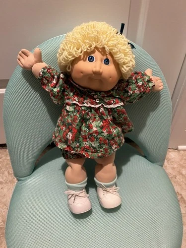 blonde cabbage patch doll girl doll