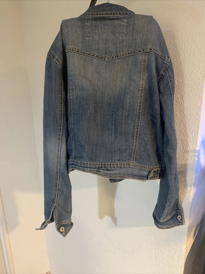 Maurices Women's Juniors Jean Jacket SZ  Medium Distressed Crop Trucker Denim  - Image 4 of 4
