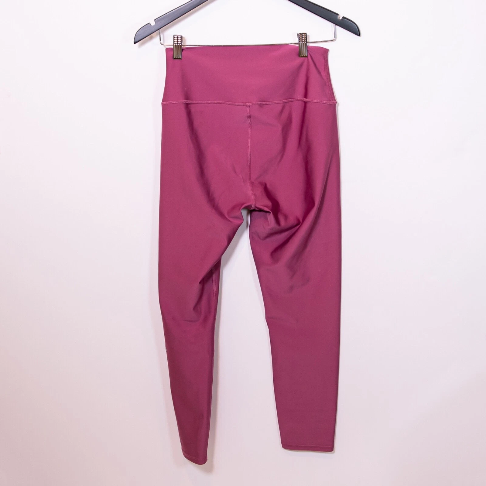 alo-yoga high waisted attic work out 7/8 crop leggings