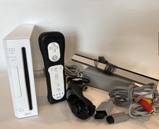 Nintendo Wii RVL-001 White Console Bundle Controller  Nunchuck Tested