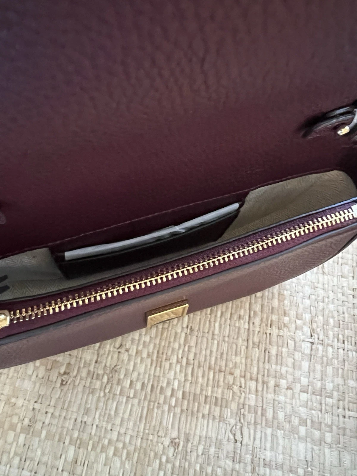 Borsa nuova con etichette TORY BURCH edizione limitata MINI manico superiore in pelle RABARBARO SCURO oro