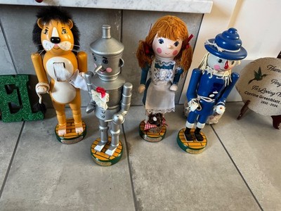 Wizard of Oz nutcracker Nut cracker Dorothy Cowardly Lion Tin man scarecrow
