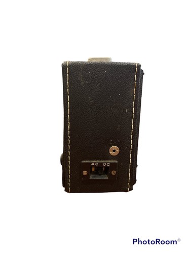 Universal Model Solid State AC-DC Portable Long Distance Radio - Picture 4 of 10