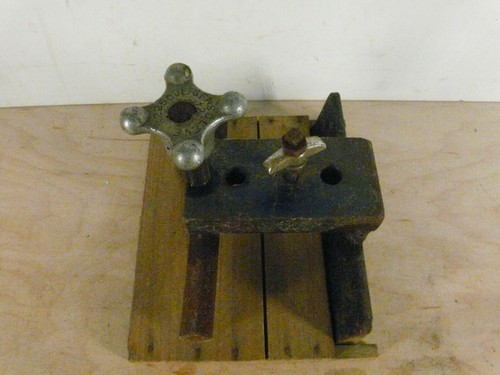 Small Vice with Original Blue Paint & Detachable Wooden Apron--VINTAGE - Picture 3 of 6