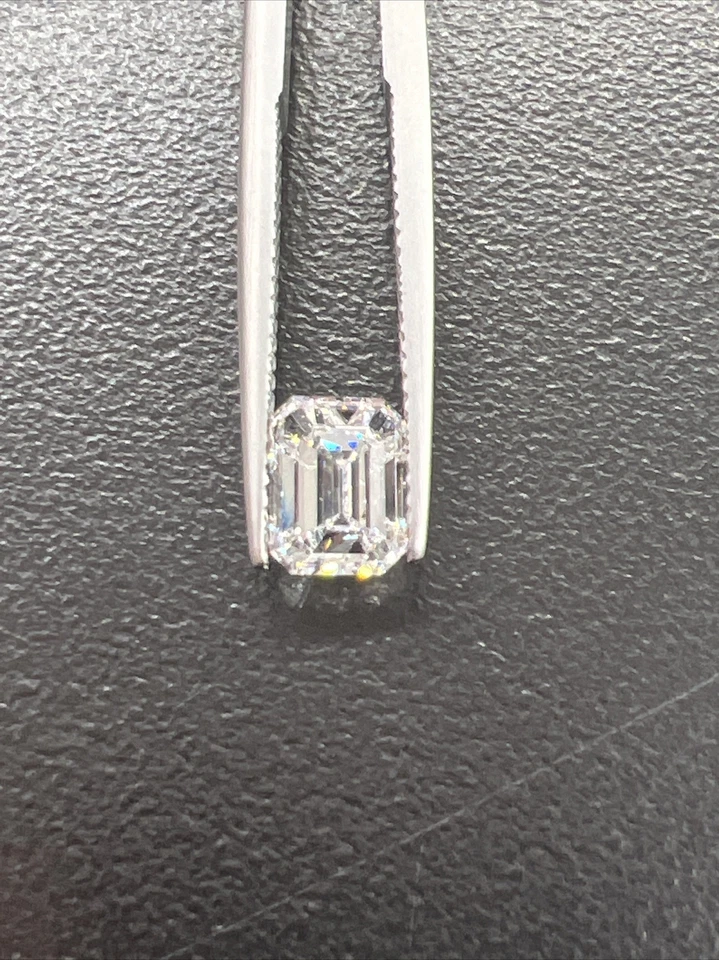 GIA CERTIFIED NATURAL 1.07 CLARITY VS2 COLOR D LOOSE EMERALD CUT FANCY ￼DIAMOND - Image 2 of 4