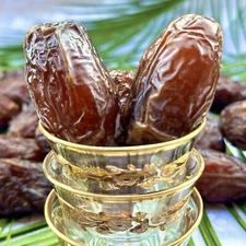 11LB BOX OF LARGE ROTUB DATES. SOFT, DELICIOUS, JUICY. FRESH CALIFORNIA