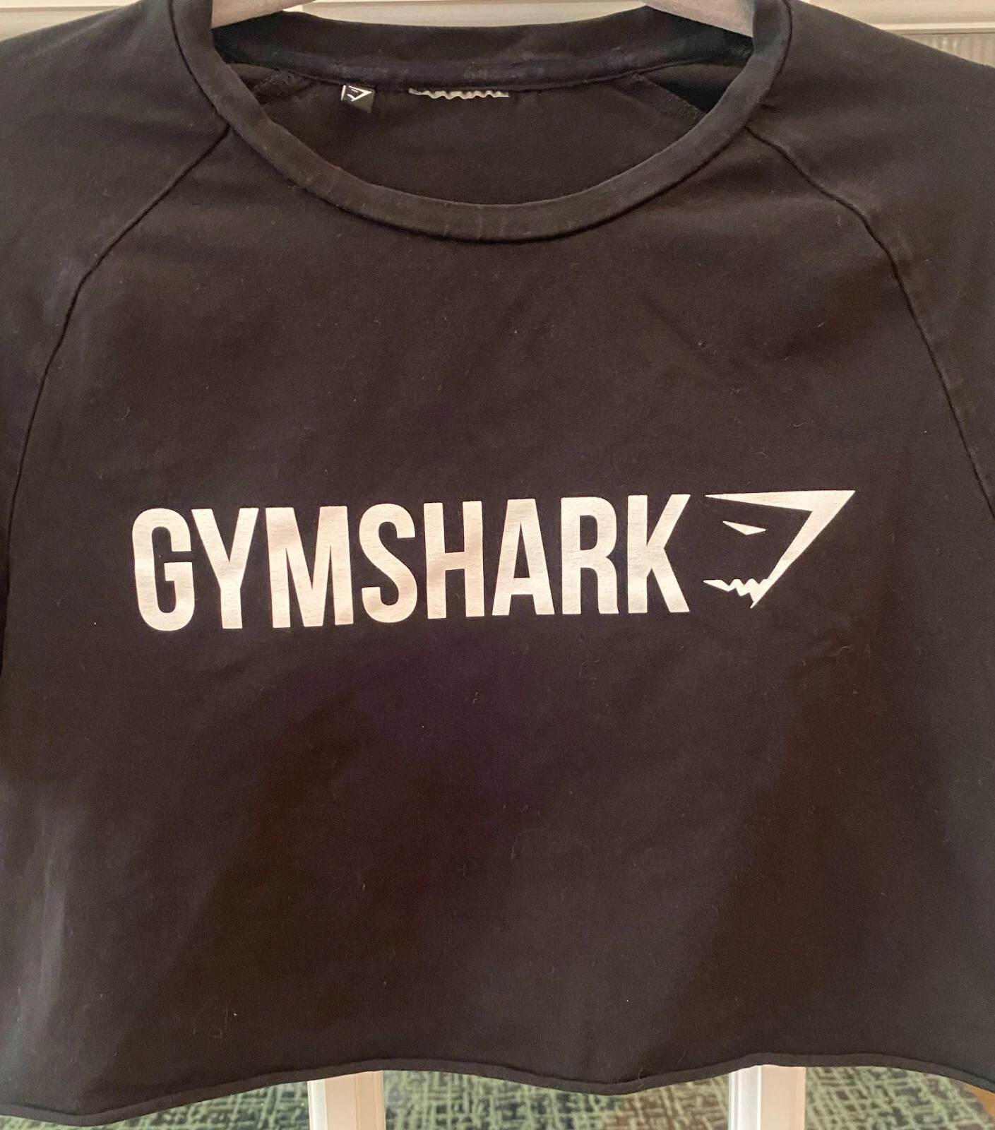 gymshark cropped logo raglan sleeve crew neck pullover shirt
