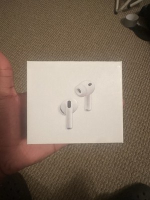AUTHENTIC APPLE  Brand New & SEALED Apple AirPods Pro 3