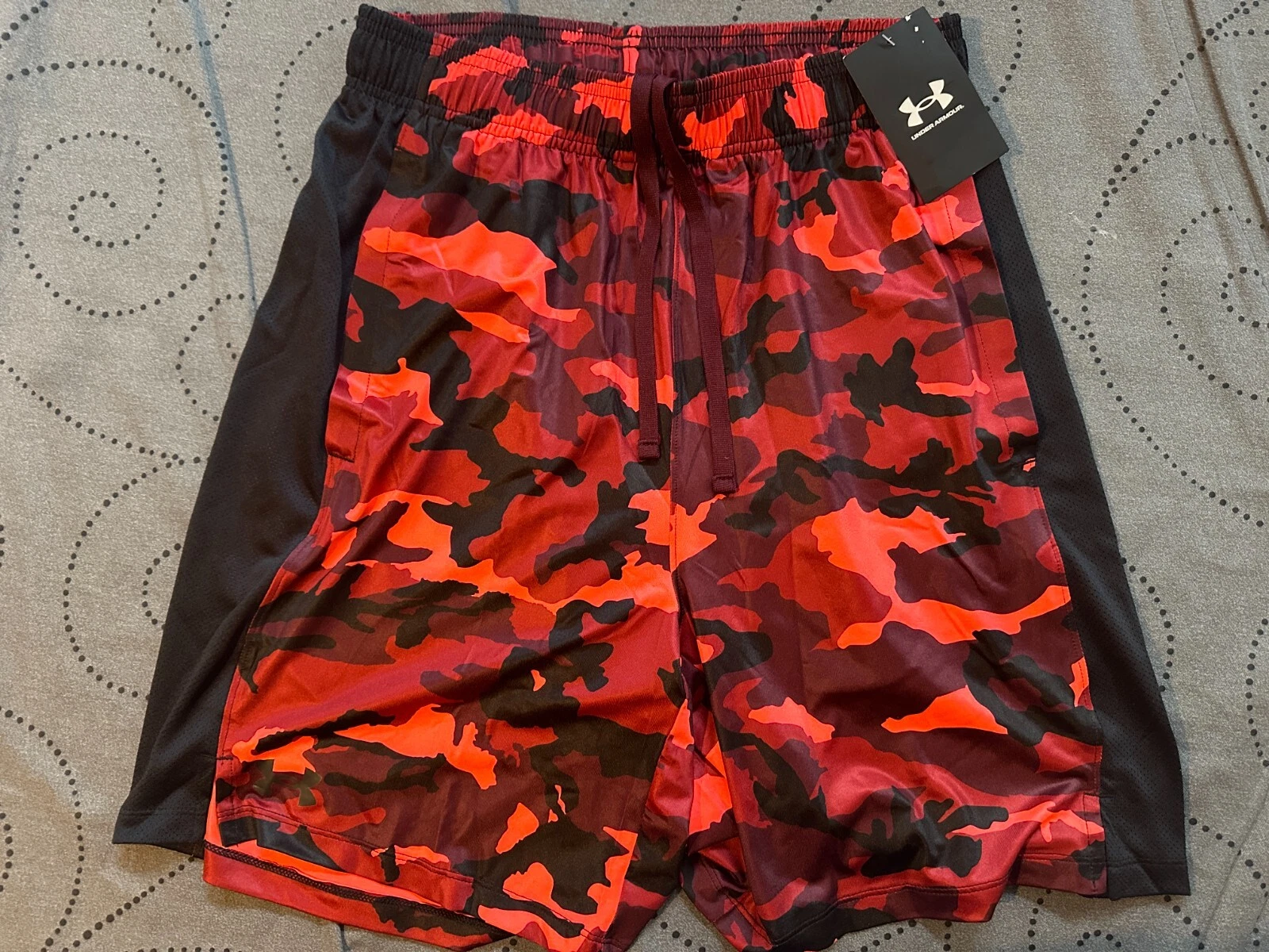UNDER ARMOUR PERFORMANCE #600 RED'S & BLACK PRINT CAMO SHORTS SIZE M MEN $40.00